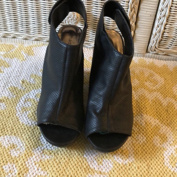 Open toed Wedge - Picture 3 of 3